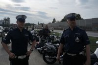 Policjanci zabezpieczający paradę motocyklistów