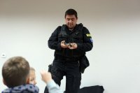 Spotkanie drugoklasistów z policjantami