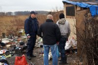 Policjanci podczas akcji liczenia bezdomnych