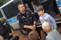 Policjanci na festynie charytatywnym