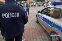 Policjanci na festynie parafialnym zachęcają do bezpiecznych postaw