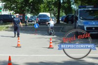 Policjanci egzaminują na kartę rowerową