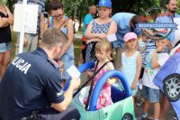 Policjanci na Pikniku Prewencyjnym