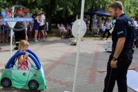 Policjanci na Pikniku Prewencyjnym