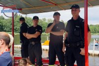 Policjanci podczas festynu nad wodą