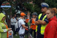 Policjant podczas imprezy - I Rajd Rowerowy &quot;Odjazdowy Bibliotekarz&quot;