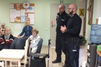 Policjanci na spotkaniu z seniorami