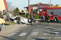 Wypadek na Folwareckiej zakończony dachowaniem