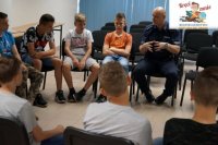 Policjanci na spotkaniu z młodymi sportowcami