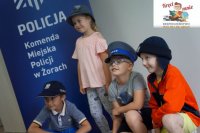 Policjanci podczas spotkania z dziećmi