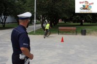 Policjanci egzaminują przyszłych rowerzystów