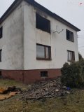 Widok budynku, w którym wybuchł pożar