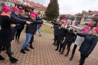 Reprezentantki komendy stoją w szpalerze