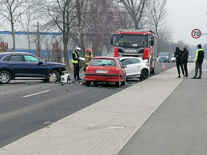 Działania służb na miejscu wypadku drogowego