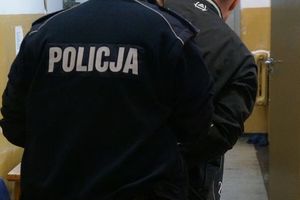 Policjant z zatrzymanym