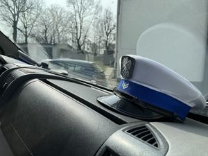 Czapka policjanta ruchu drogowego