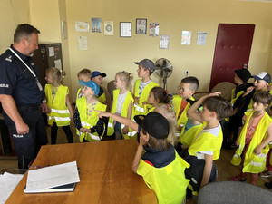 Dzieci w biurze Komendanta Miejskiego Policji w Żorach