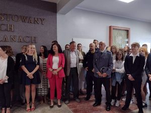 Ceremonia rozpoczęcia roku szkolnego z udziałem policjantów