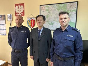 Wicekonsul Ambasady Republiki Korei w Polsce oraz kierownictwo żorskiej Policji