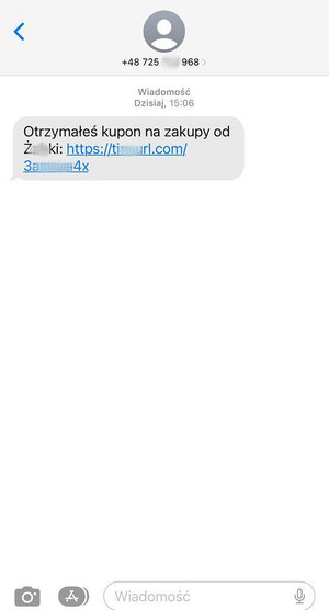 Zdjęcie przedstawia wiadomość SMS, która zawiera niebezpieczny link przygotowany przez oszustów.