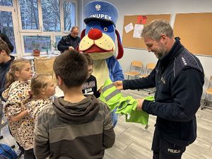 Spotkanie policjantów i Sznupka z uczniami Zespołu Szkół Specjalnych w Żorach