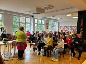 Na zdjęciu widać uczestników konferencji żorskich Amazonek, wśród uczestników na sali jest przedstawiciel żorskiej Policji.