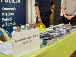 Na zdjęciu widać stanowisko żorskiej Policji, podczas targów pracy.