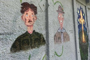 Na zdjęciu widać wymalowany w harcerską tematykę hangar.