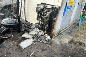 Na zdjęciu widać obszar objęty pożarem oraz akcję ratowniczą.