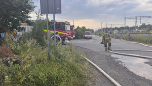 Na zdjęciu widać obszar objęty pożarem oraz akcję ratowniczą.