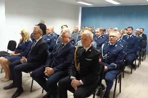Na zdjęciu widać przebieg uroczystej zbiórki z okazji zdania i objęcia stanowiska Komendanta Miejskiego Policji w Żorach z udziałem przedstawicieli władz miasta, prokuratury oraz PSP.