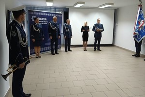 Na zdjęciu widać przebieg uroczystej zbiórki z okazji zdania i objęcia stanowiska Komendanta Miejskiego Policji w Żorach z udziałem przedstawicieli władz miasta, prokuratury oraz PSP.