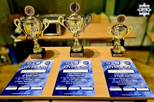 Na zdjęciach widać uczestników zawodów sportowych.