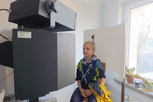 Na zdjęciu widać zucha podczas wizyty w żorskiej komendzie Policji.