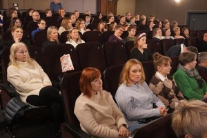 Na zdjęciu widać prelegentów i uczestników spotkania.