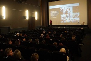 Na zdjęciu widać prelegentów i uczestników spotkania.