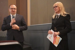 Na zdjęciu widać prelegentów i uczestników spotkania.