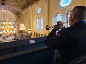 Na zdjęciach widać przebieg uroczystości poświęconej odsłonięciu pamiątkowej tablicy.Na zdjęciach widać przebieg uroczystości poświęconej odsłonięciu pamiątkowej tablicy.