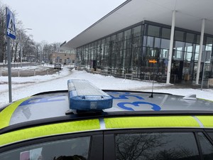 Na zdjęciu widać radiowóz a w tle CPŻ.