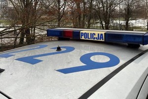 Na zdjęciu widać policyjny radiowóz.