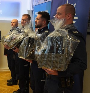 Na zdjęciu widać przebieg odprawy rocznej, policjantów i zaproszonych gości.