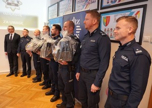 Na zdjęciu widać przebieg odprawy rocznej, policjantów i zaproszonych gości.