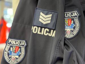 Na zdjęciu widać policjantów oraz uczestników akcji krwiodawstwa.