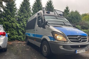 Na zdjęciu widać policyjny radiowóz.