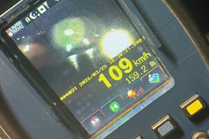 Na zdjęciu widać wskazanie miernika prędkości z wartością 109 km/h