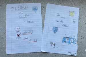 Na zdjęciu widać przygotowane laurki dla policjantek.