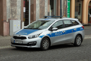 Na zdjęciu widać policyjny radiowóz.