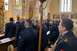Na zdjęciu widać przebieg  uroczystości odsłonięcia tablicy upamiętniającej policjantów II Rzeczypospolitej – ofiary Zbrodni Katyńskiej.