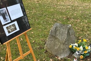 Na zdjęciu widać przebieg  uroczystości odsłonięcia tablicy upamiętniającej policjantów II Rzeczypospolitej – ofiary Zbrodni Katyńskiej.