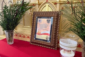 Na zdjęciu widać przebieg  uroczystości odsłonięcia tablicy upamiętniającej policjantów II Rzeczypospolitej – ofiary Zbrodni Katyńskiej.